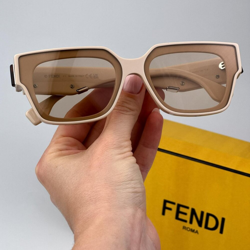 Fendi FENDI FIRST  FE40099I 57E Women BRAND NEW Sunglasses Square Beige Brown